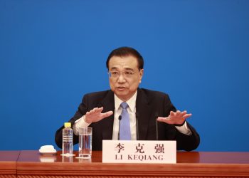 （两会速递）李克强：无论国际风云如何变幻，中国都会坚定不移扩大开放