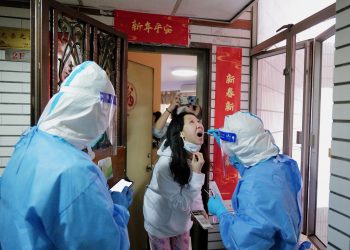 中国疫情陡然升温致多地“封城”， “动态清零”政策受考验