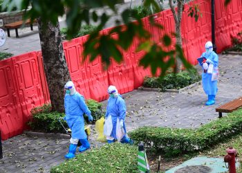 中国内地日增本土确诊连续4天破千例 北京出现校园聚集性疫情
