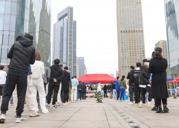 多地同时段发生奥密克戎疫情 中国抗疫如何做到“及时”“全面”？