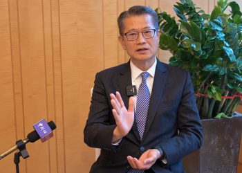 陈茂波：如果达不到“动态清零”，对香港经济影响更大