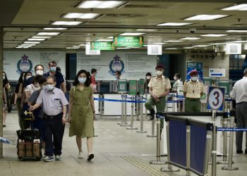 经香港国际机场前往内地或澳门须接受额外快速核酸检测