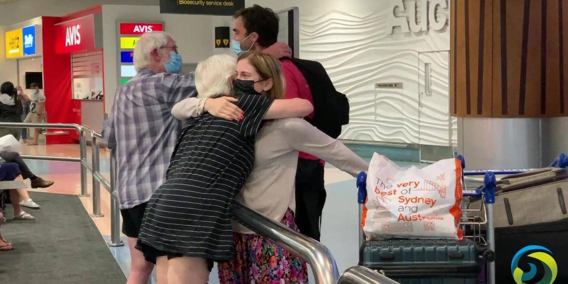 New Zealand opens borders with tears and hugs （videos）