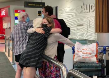 New Zealand opens borders with tears and hugs （videos）
