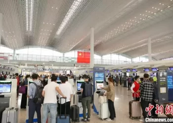 广州白云机场航班因疫情大面积取消