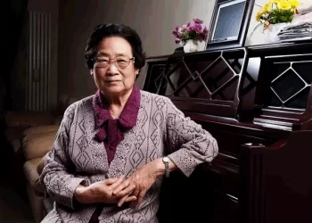 探访屠呦呦工作室：青蒿素问世50周年，为何她仍牵挂？