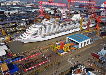 疫情致全球航运价格飙涨 中国造船厂订单排至2024年