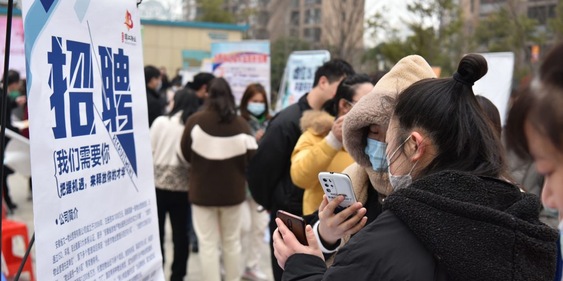 中国发布“最缺工”100个职业岗位 称招聘需求回升较慢