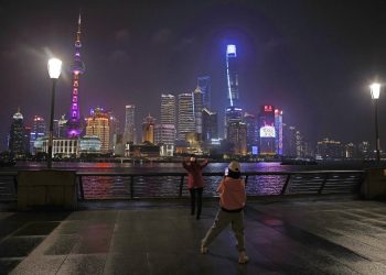 上海浦西封控启动 浦东等区域阶梯式管控