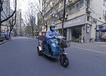 中国内地日增本土感染者近万例 专家称上海此次疫情规模大于武汉疫情