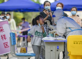 中国内地3日新增确诊病例1405例、无症状感染者11862例