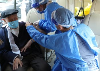 奥密克戎导致老年人重症、死亡依然让人忧虑