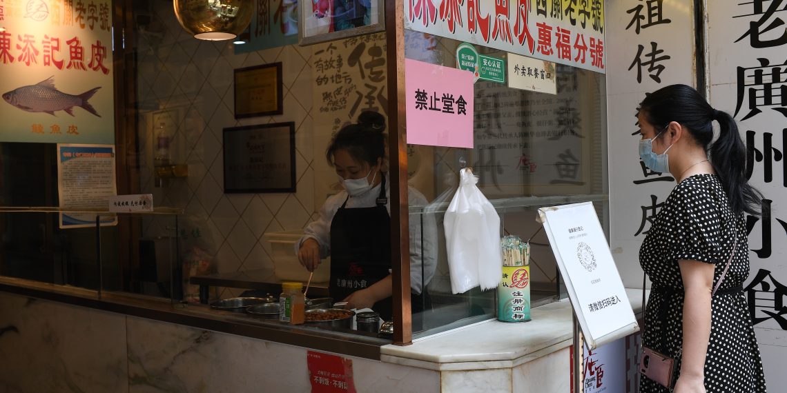 广州防疫措施升级:多区暂停堂食 文旅场所闭馆