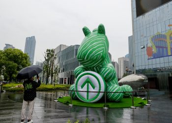 汪文斌：面对奥密克戎毒株，中国依然不会“躺平”