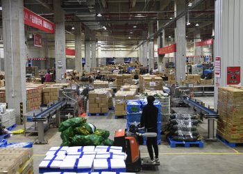 社区防控专家：逐步扩大防范区、缩小封控区 最终恢复上海生活生产秩序