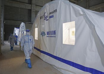 上海疫情传播指数下降　专家指距离控制住很接近