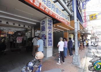 台湾单日新增本土病例破万