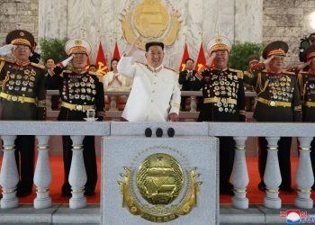 朝鲜25日夜间举行阅兵式（图辑）