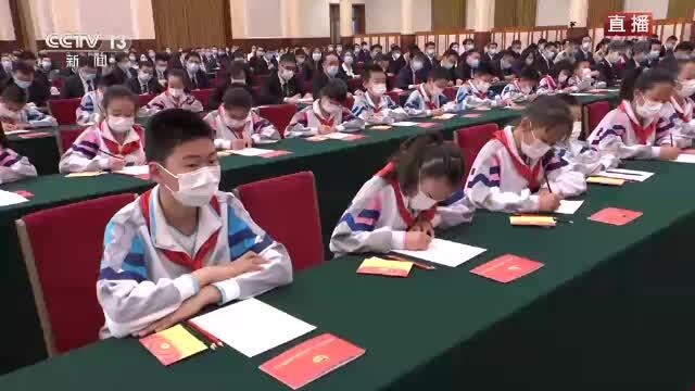 习近平:共青团要增强引领力、组织力、服务力(+视频)