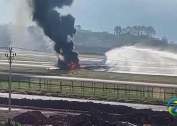 西藏航空一客机起飞时偏出跑道起火 40余名旅客轻伤送医
