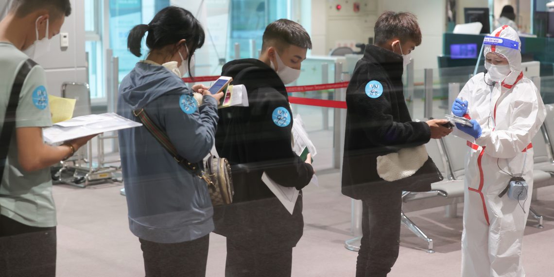 台湾单日新增新冠肺炎确诊病例突破两万例