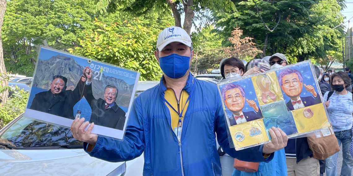 文在寅“谢幕”离开青瓦台 总统任期将于10日零时结束