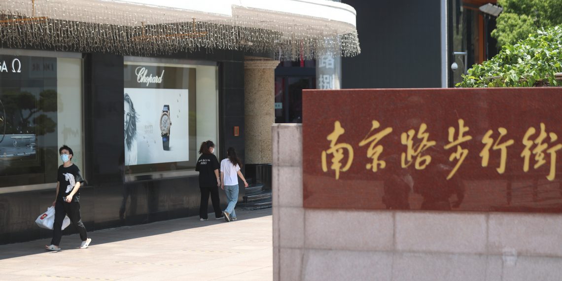 上海卫健委说，全市16个区均已实现社会面清零