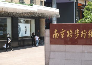 上海卫健委说，全市16个区均已实现社会面清零
