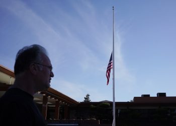 美得州枪击案细节：枪手身穿防弹衣反锁教室进行扫射　