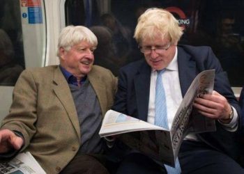 英国首相父亲正式成为法国公民