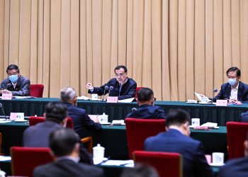 李克强主持召开稳增长稳市场主体保就业座谈会强调 加快和加力实施宏观政策 着力稳市场主体以稳增长保就业保民生