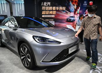 （中国这十年）工信部：中国新能源汽车产销量连续7年位居世界第一