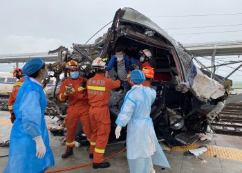 中国贵州一列车脱线　1死8伤