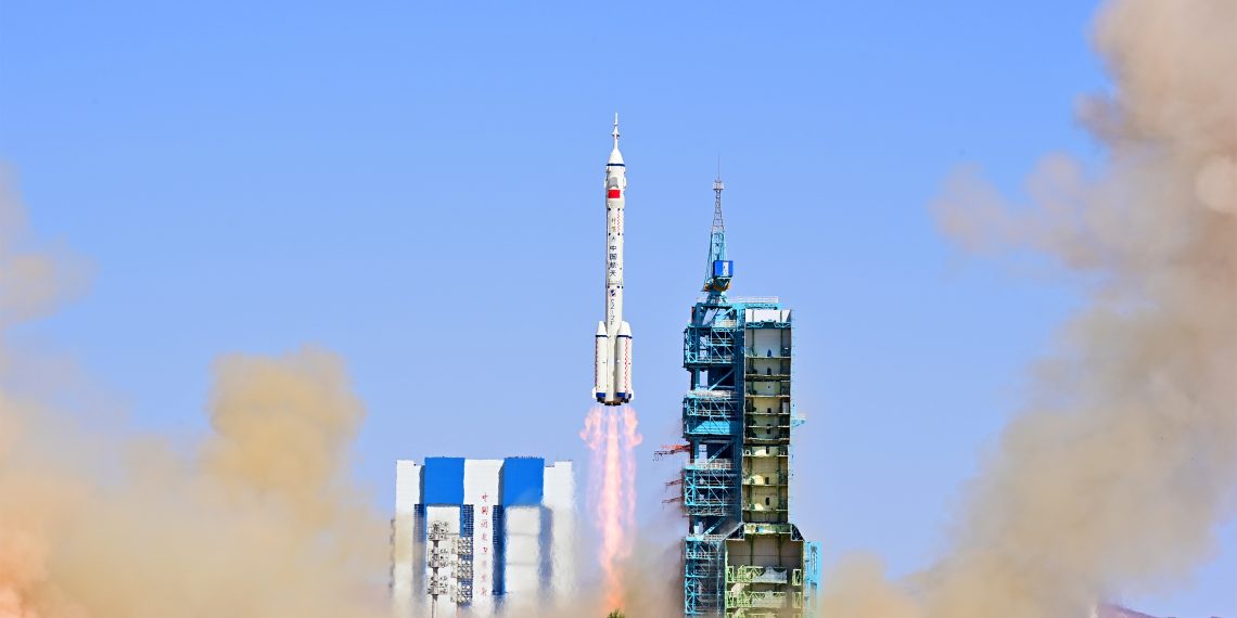 神舟十四号航天员顺利进驻天和核心舱 开启6个月在轨驻留