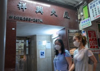 香港医学专家：疫情反弹属可控范围 防控仍需内外夹击