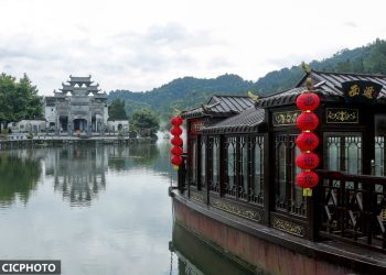 安徽黄山：雨后古村如仙境（图辑）