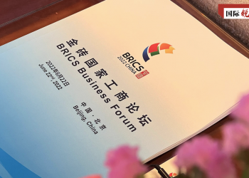央视评论：解答“时代之问” 中国身体力行
