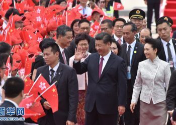 习近平乘专列抵达香港　林郑月娥等迎接