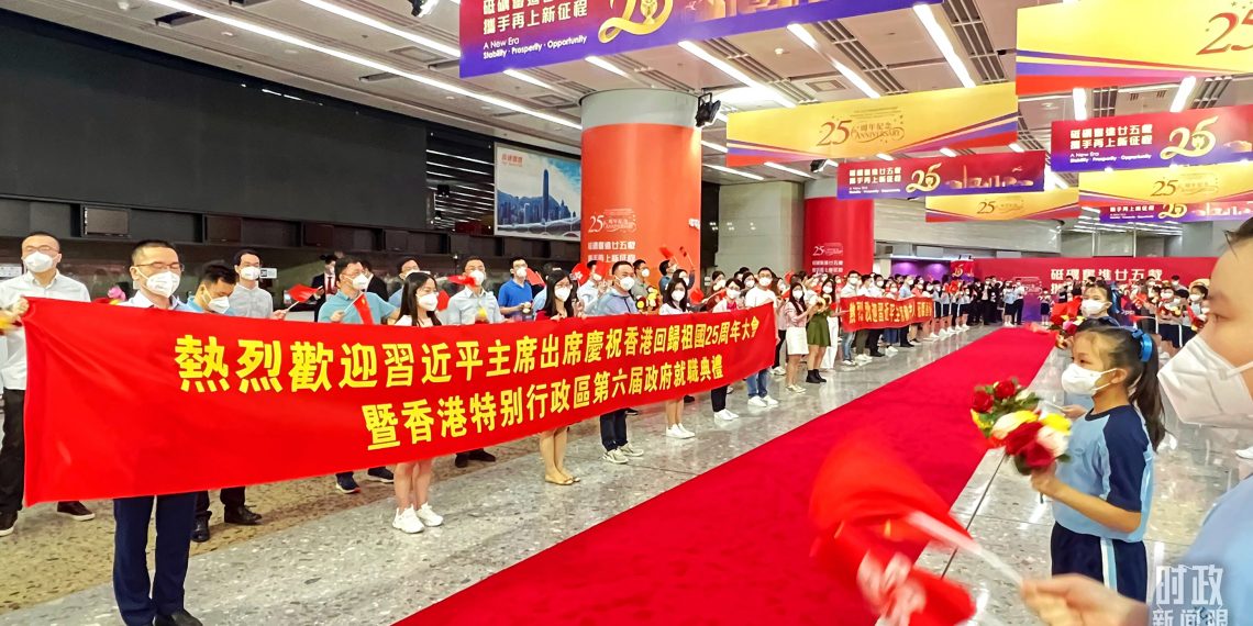 时政新闻眼丨习近平视察香港，传递哪些重要信息？