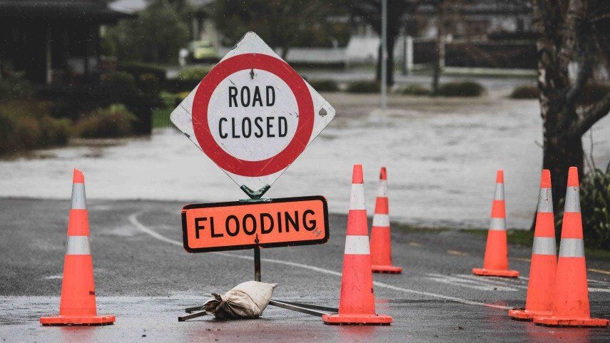 新西兰极端天气：南岛多地多条道路因下雪和洪水关闭