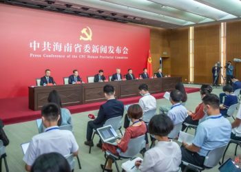 中共海南省委“中国这十年·海南”主题新闻发布会举行