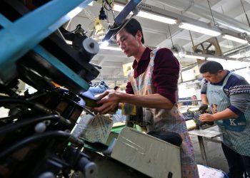 经济观察：加快农业转移人口市民化，中国新型城镇化再提速