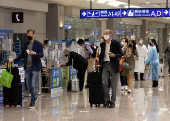 台湾新增确诊69天来首次降至2万例以下
