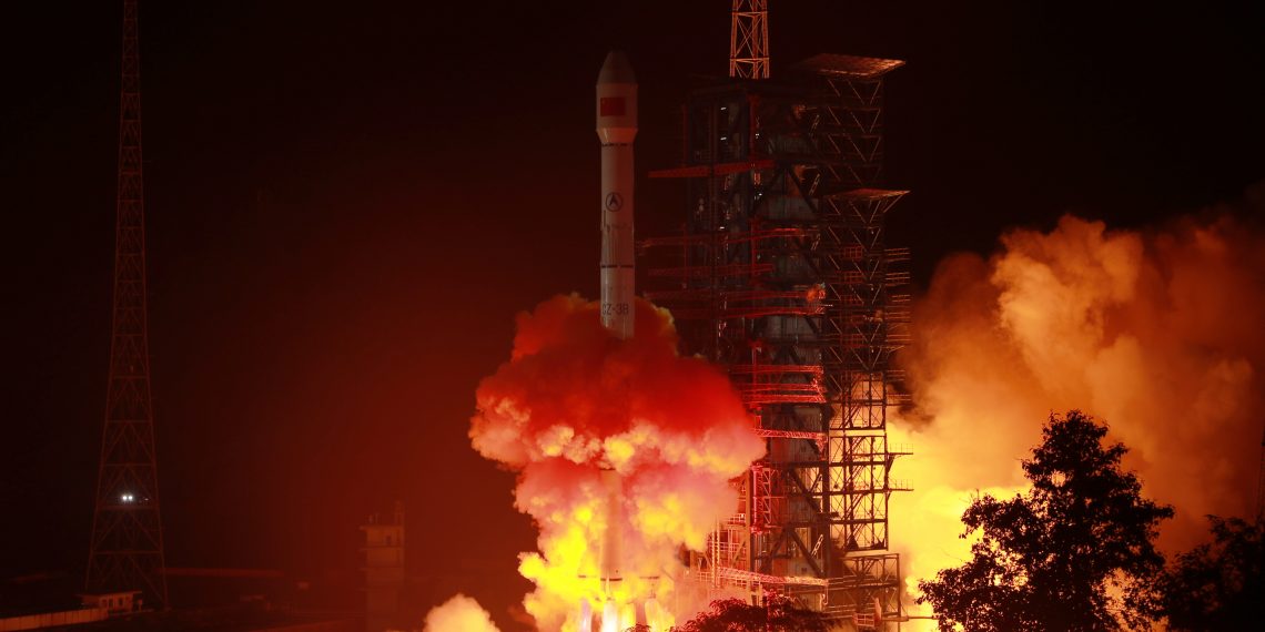 天链新星“入列” 中国第二代中继卫星系统建成