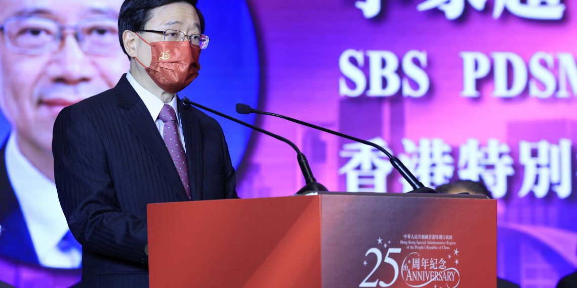 李家超期望和新闻界一起讲好香港故事
