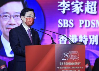 李家超期望和新闻界一起讲好香港故事
