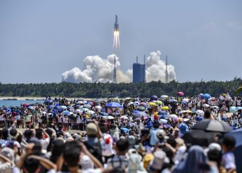 精准入轨犹如“高铁停靠”，长五B成功发射中国迄今最重载荷