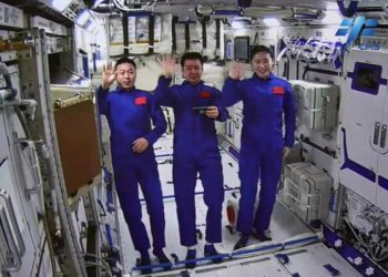 问天实验舱舱门开启 中国航天员首次在轨进入科学实验舱