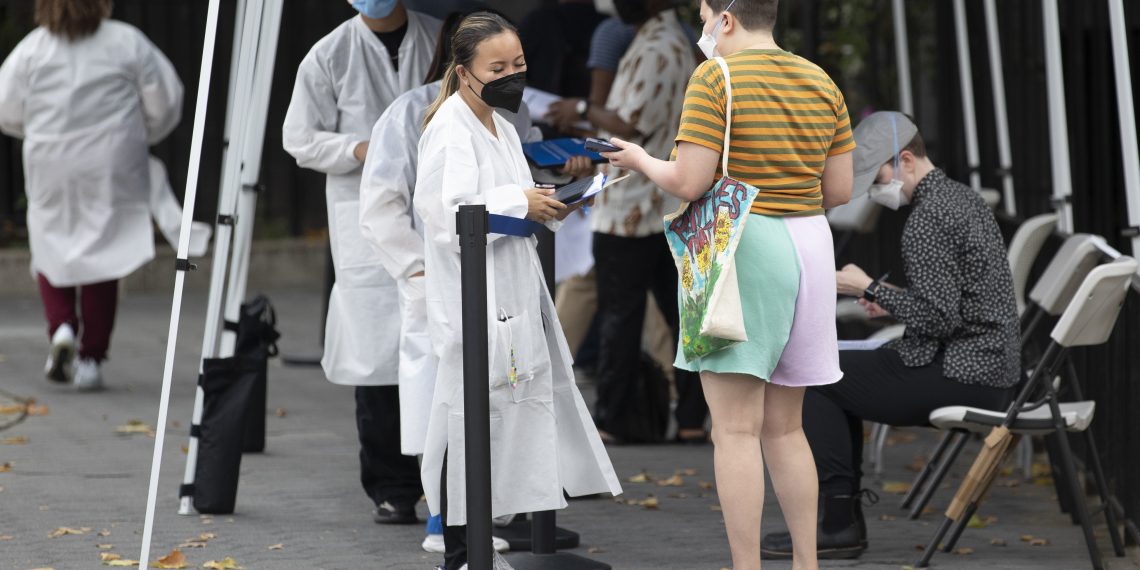 香港公布2022年授勋名单 李家超等7人获最高荣誉大紫荆勋章