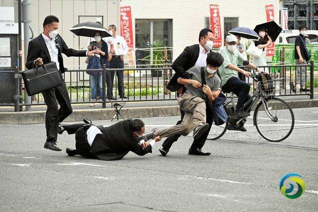 快讯!日本前首相安倍晋三中枪后不治身亡